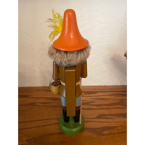 Vintage Orginal Erzgebirge Hiker Picker
Wood 11" Nutcracker Made In Germany - Picture 4 of 6